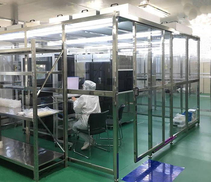 百級潔凈棚配置由FFU、初效過濾器、高效過濾器過濾，再加風淋室、傳遞窗等凈化設備才能達到效果。