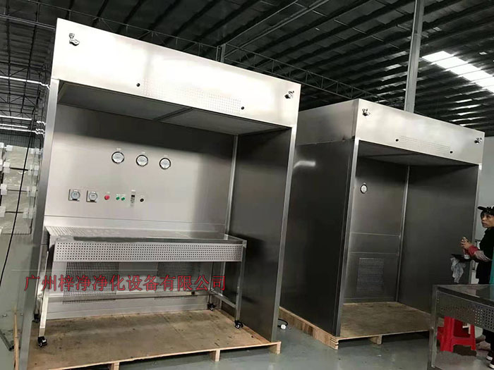 負(fù)壓稱(chēng)量房又稱(chēng)作負(fù)壓稱(chēng)量間、負(fù)壓稱(chēng)量室、負(fù)壓稱(chēng)量罩或負(fù)壓稱(chēng)量單元